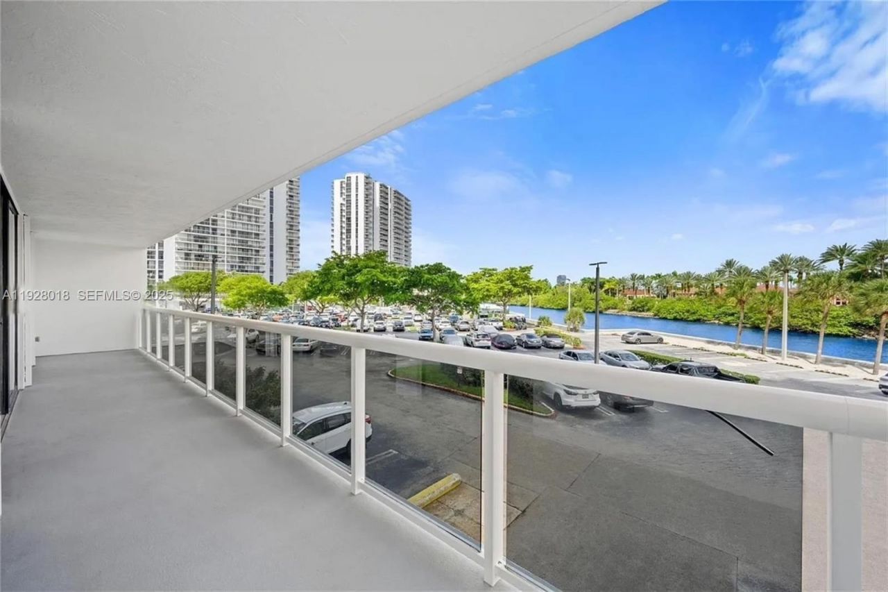20505 E Country Club Dr, Unit 231, Aventura, FL 33180 Photo