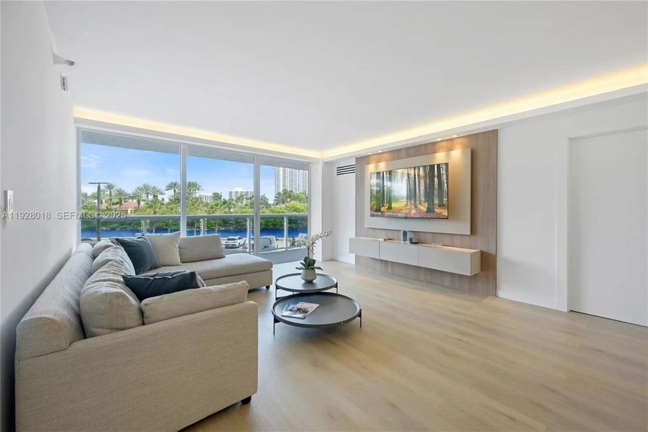 20505 E Country Club Dr, Unit 231, Aventura, FL 33180 Photo