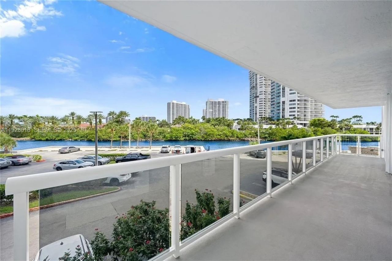 20505 E Country Club Dr, Unit 231, Aventura, FL 33180 Photo
