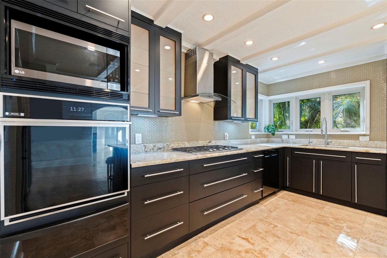 808 Brightwaters Boulevard Ne, Saint Petersburg, FL 33704 Photo