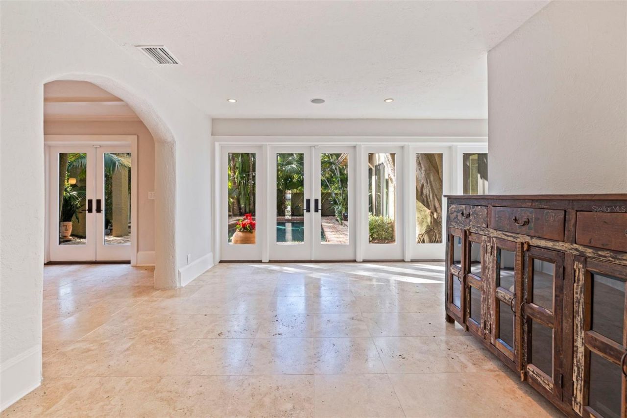 808 Brightwaters Boulevard Ne, Saint Petersburg, FL 33704 Photo