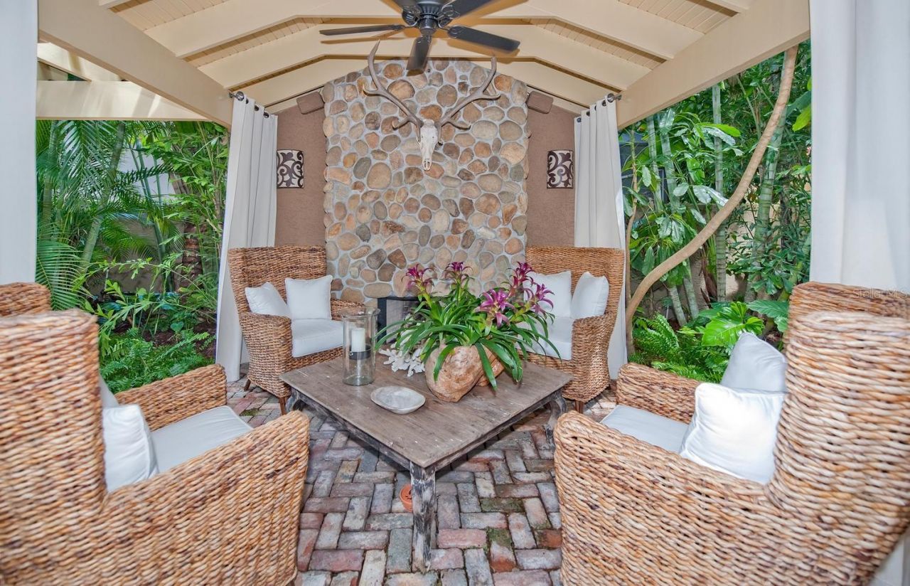 808 Brightwaters Boulevard Ne, Saint Petersburg, FL 33704 Photo