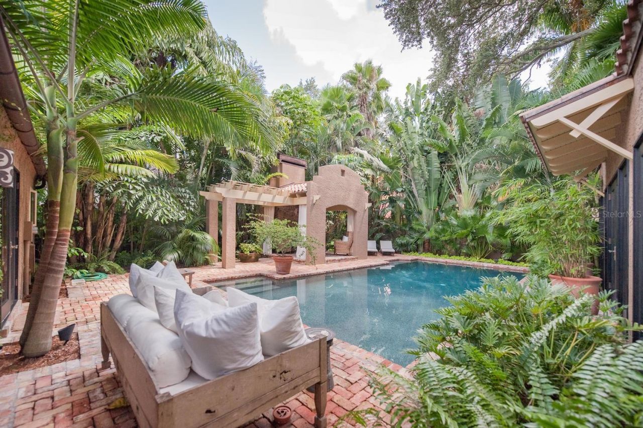 808 Brightwaters Boulevard Ne, Saint Petersburg, FL 33704 Photo