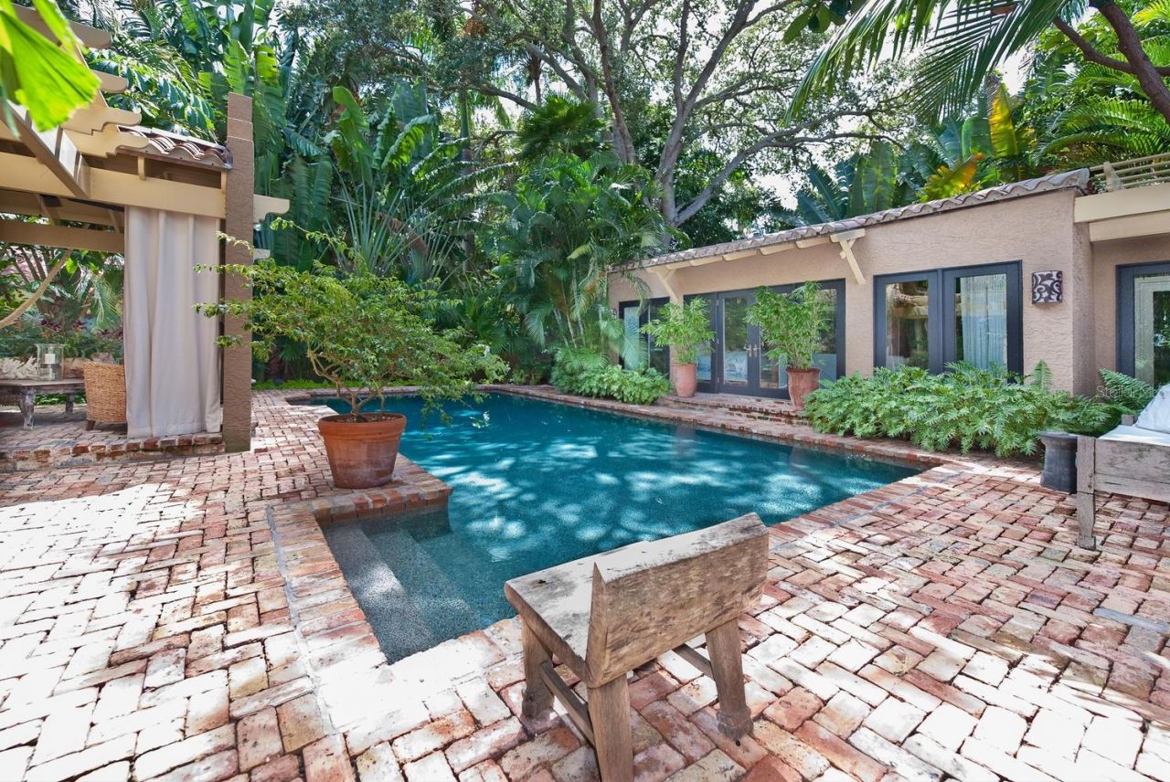 808 Brightwaters Boulevard Ne, Saint Petersburg, FL 33704 Photo