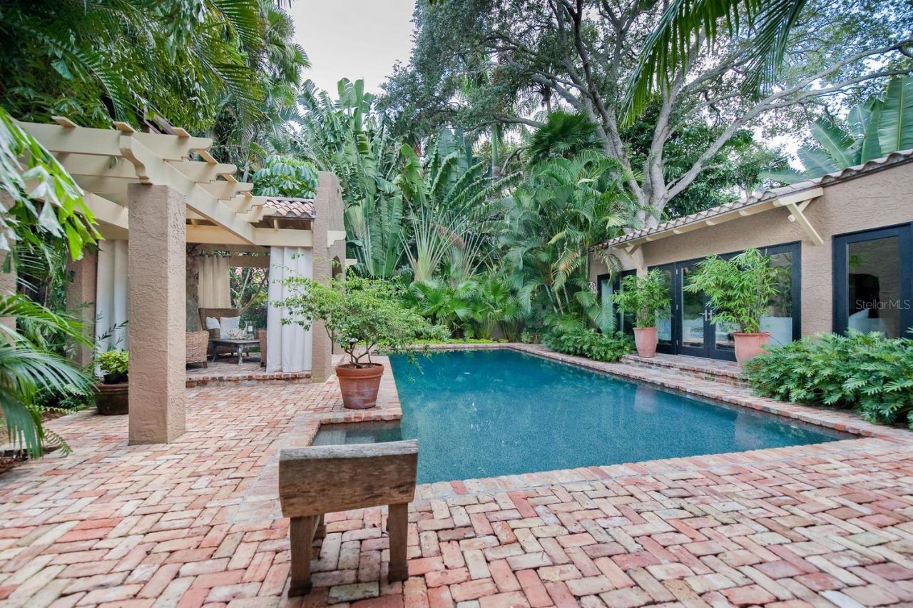 808 Brightwaters Boulevard Ne, Saint Petersburg, FL 33704 Photo