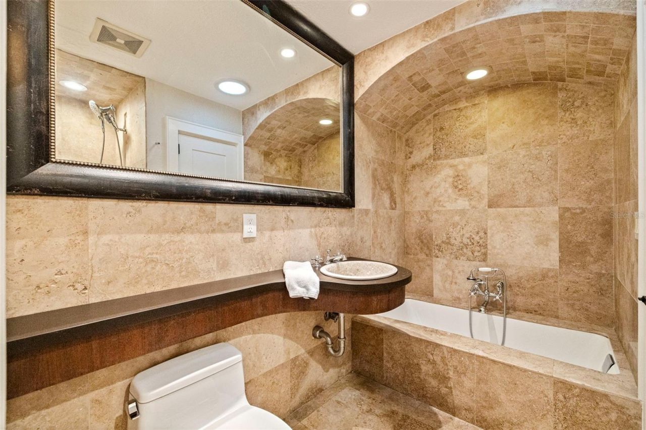 808 Brightwaters Boulevard Ne, Saint Petersburg, FL 33704 Photo