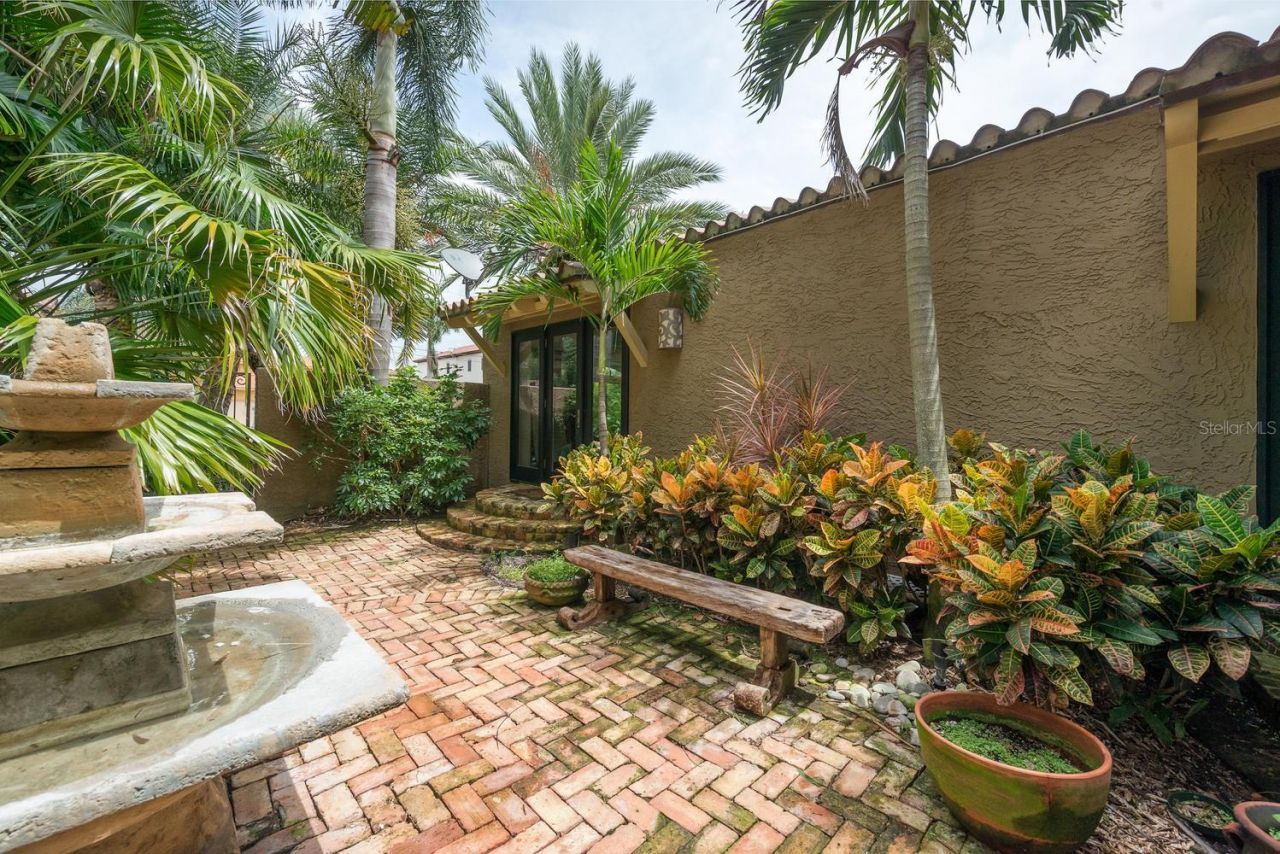 808 Brightwaters Boulevard Ne, Saint Petersburg, FL 33704 Photo