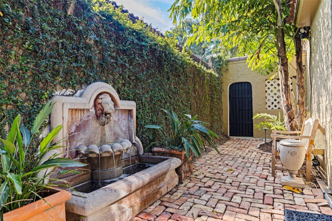 808 Brightwaters Boulevard Ne, Saint Petersburg, FL 33704 Photo