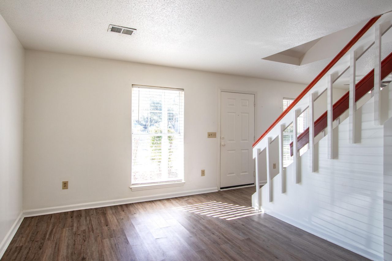 2494 Etiwan Avenue Photo 2