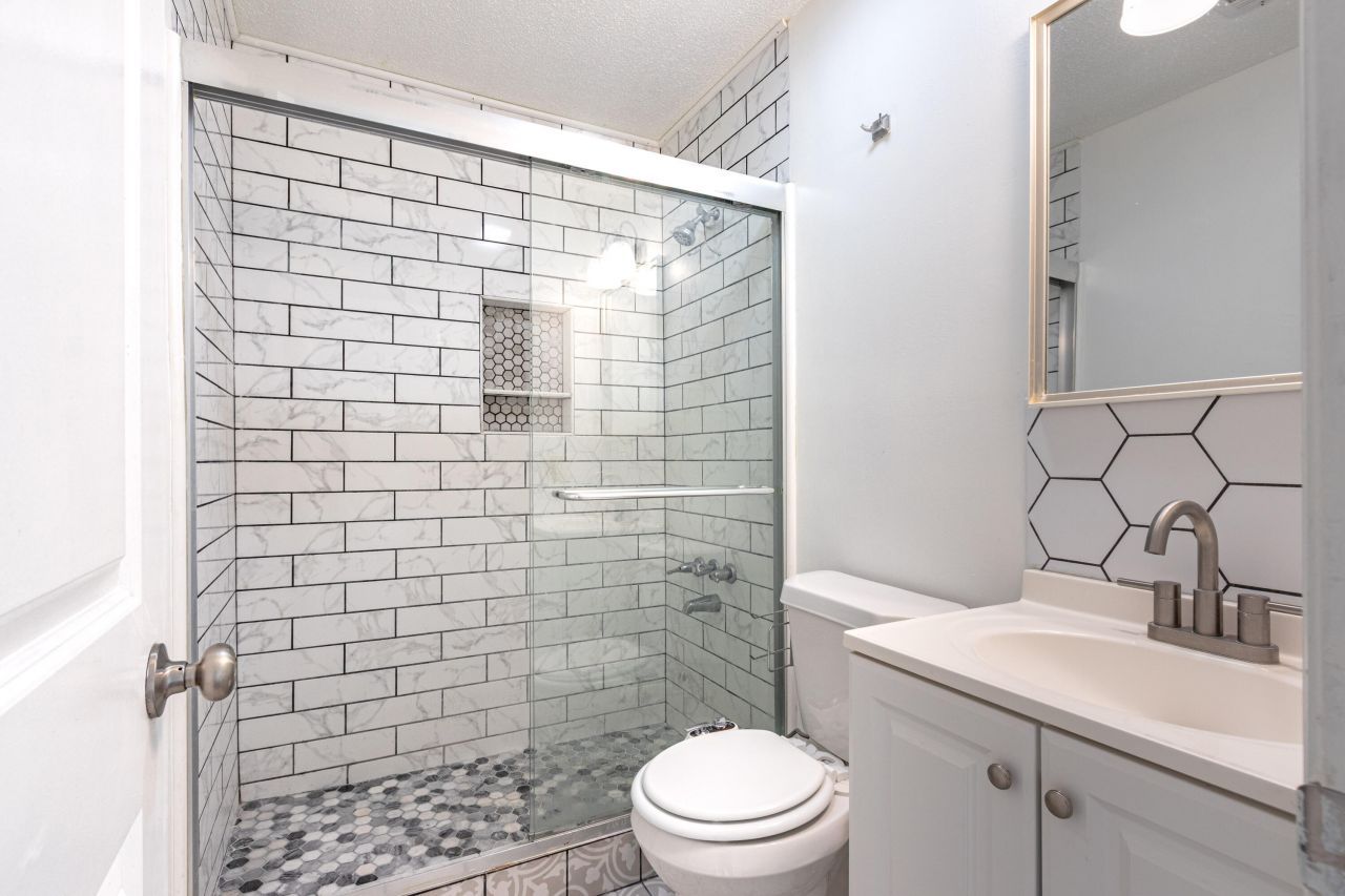 2494 Etiwan Avenue Photo 8