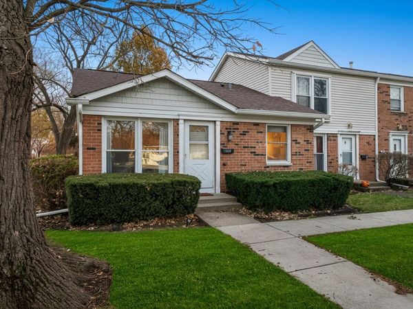 3056 Kingston Court, Streamwood, IL 60107