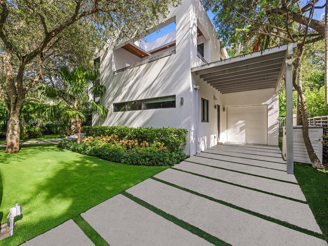 1760 Chucunantah Rd, Miami, FL 33133 Photo