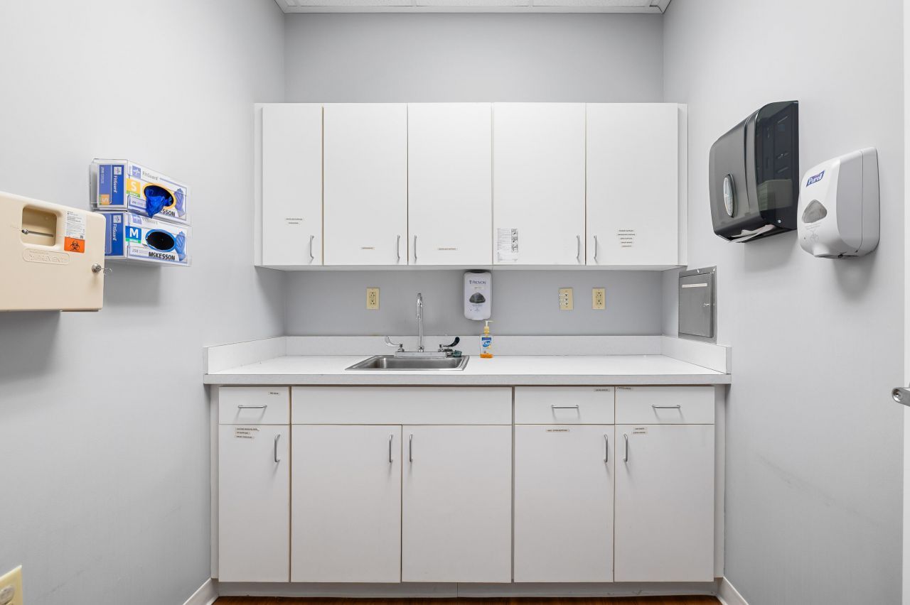 3400 Salterbeck Street Photo 13