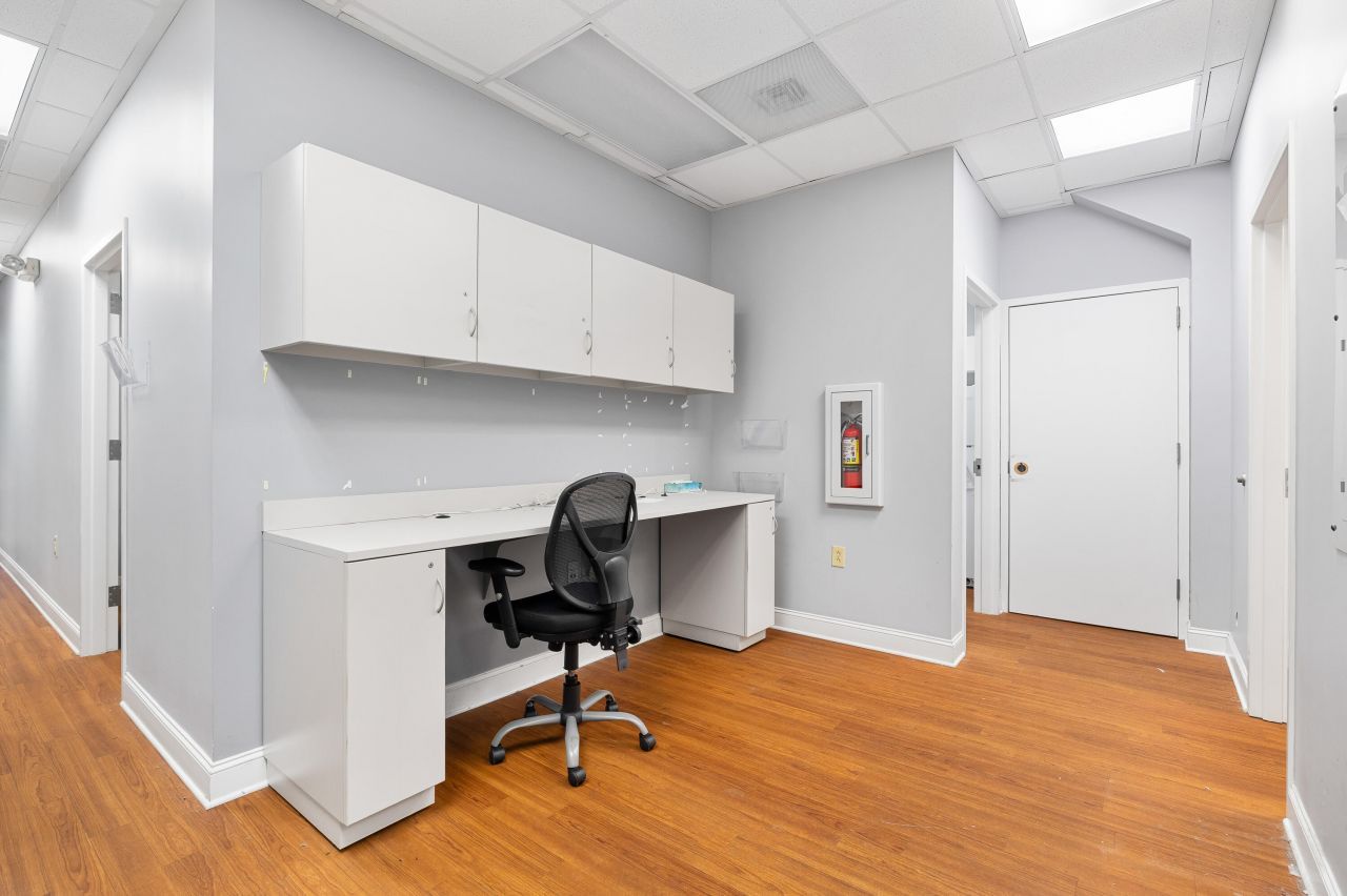 3400 Salterbeck Street Photo 5