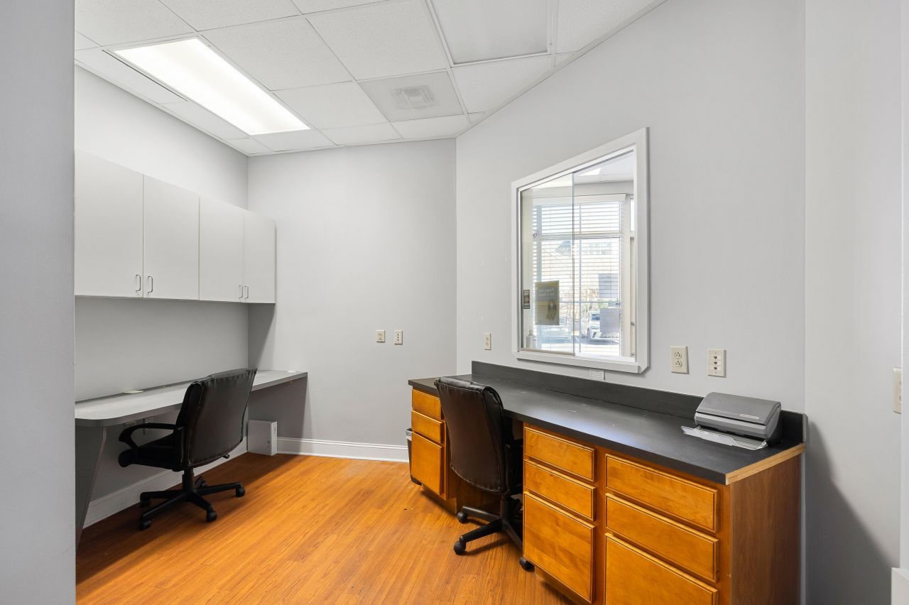 3400 Salterbeck Street Photo 6