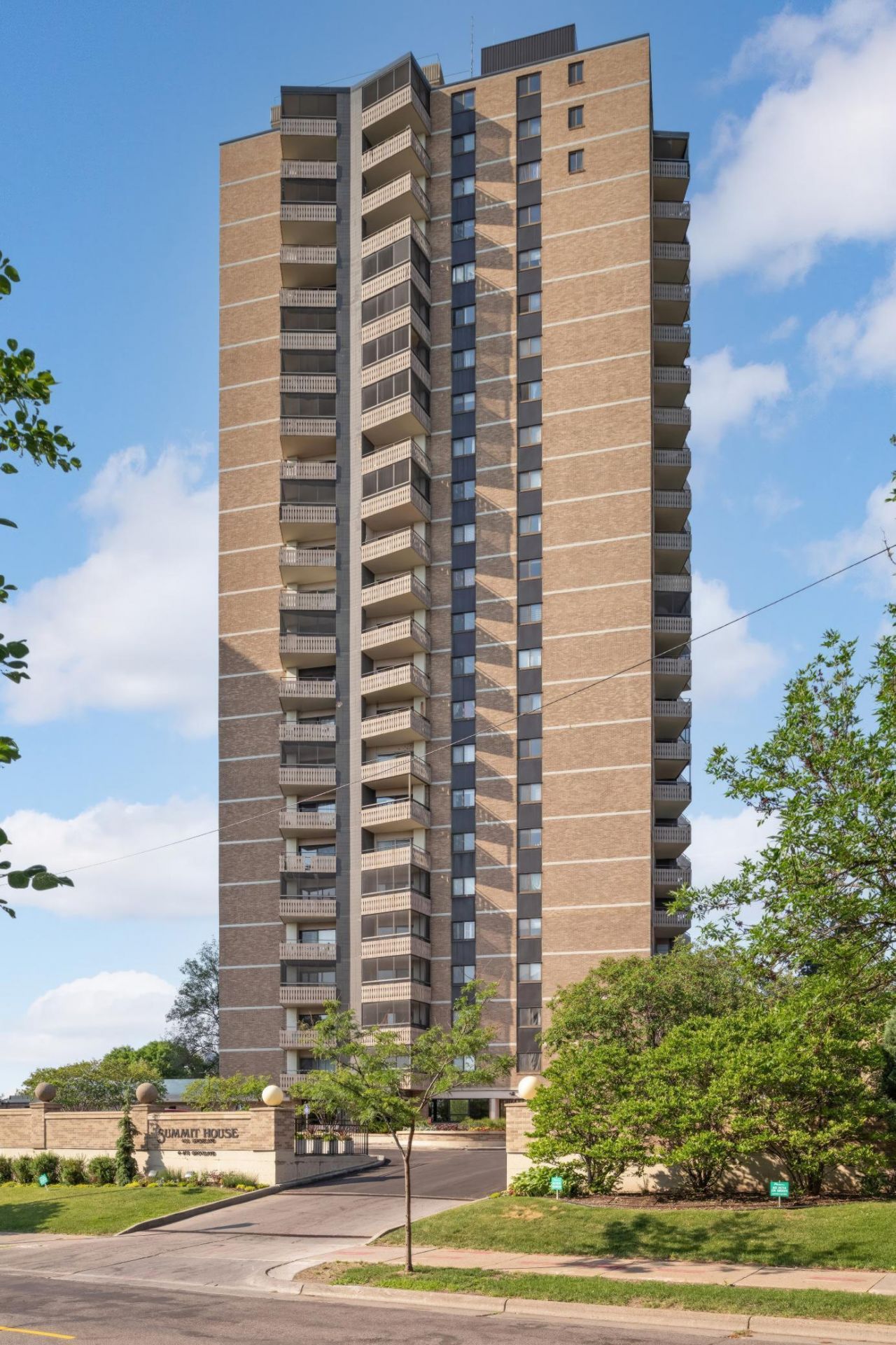 400 Groveland Avenue, Unit 413, Minneapolis, MN 55403 Main Photo