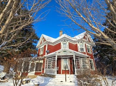 315 W Newburg Avenue, Mabel, MN 55954