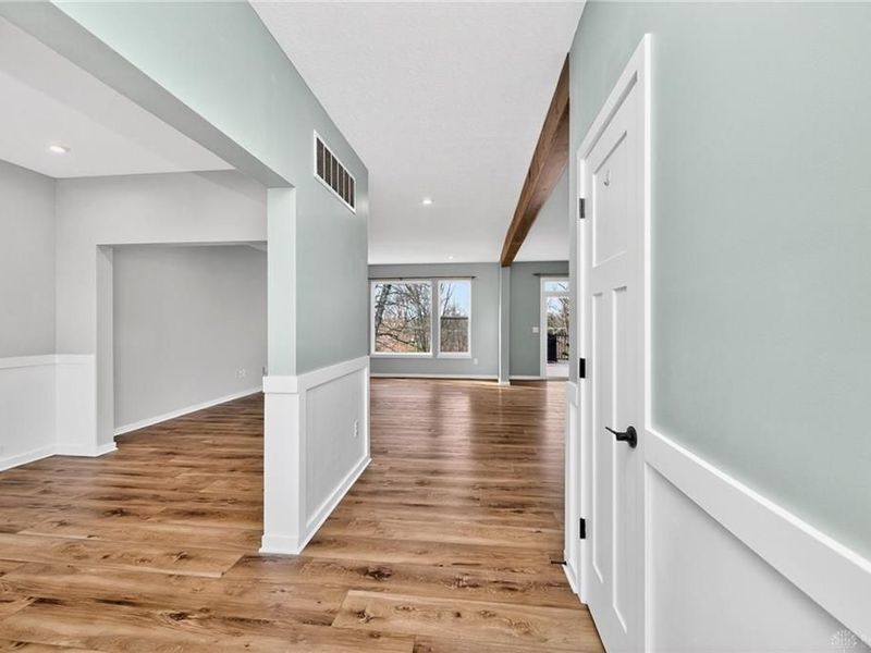 1667 Ardennes Oak Drive, Bellbrook, OH 45305 Photo 8