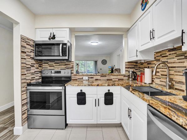 140 Lake Meryl Drive, Unit 140, West Palm Beach, FL 33411