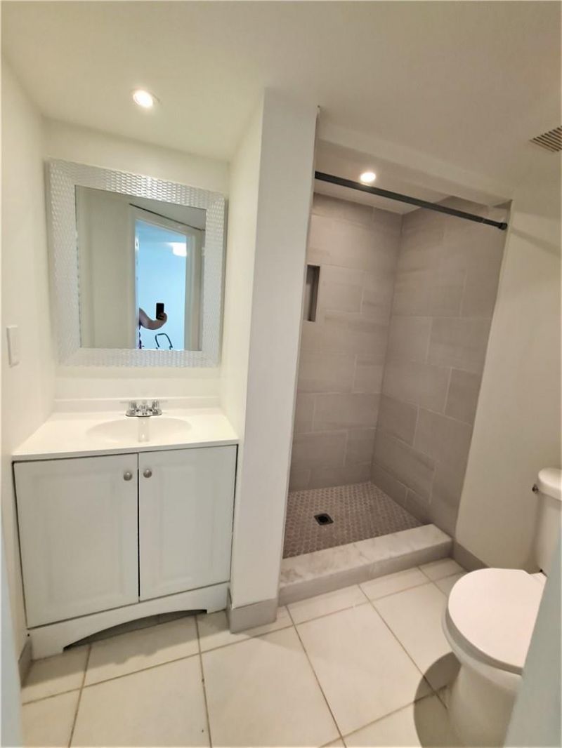 8040 N Colony Circle, Unit 105, Tamarac, FL 33321 Photo