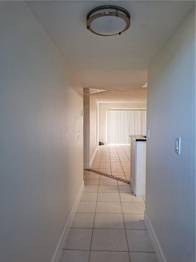 8040 N Colony Circle, Unit 105, Tamarac, FL 33321 Photo