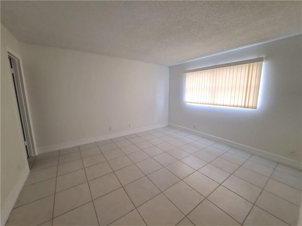 8040 N Colony Circle, Unit 105, Tamarac, FL 33321 Photo