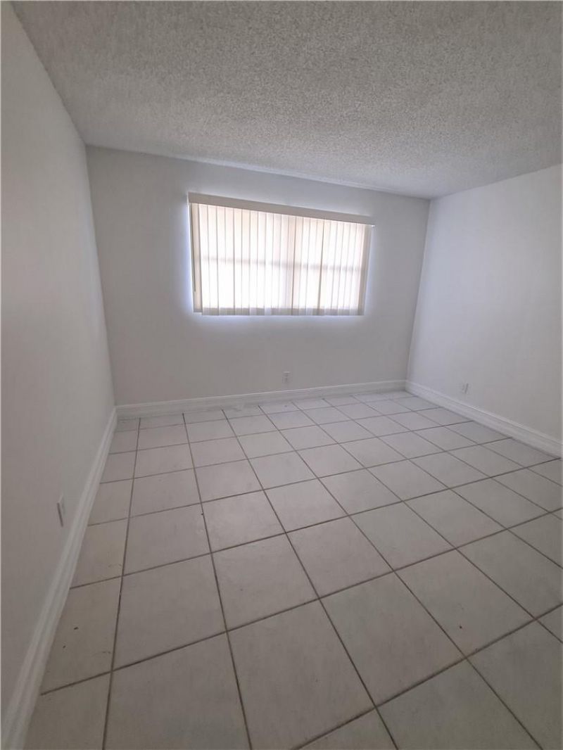 8040 N Colony Circle, Unit 105, Tamarac, FL 33321 Photo