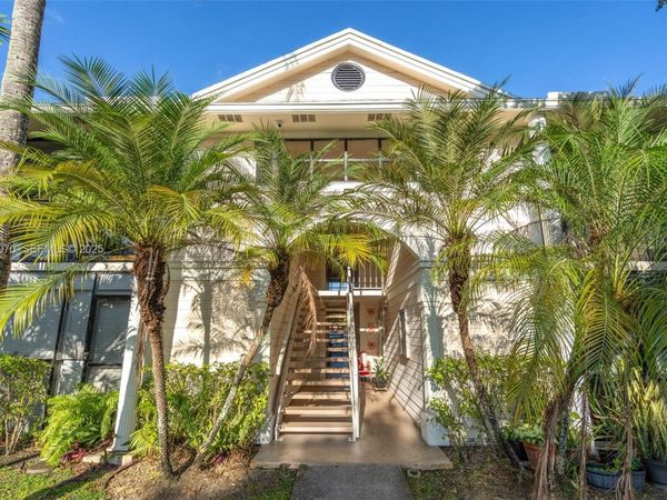 907 NE 199th St, Unit 101, Miami, FL 33179