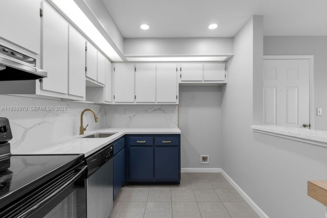 907 NE 199th St, Unit 101, Miami, FL 33179 Photo