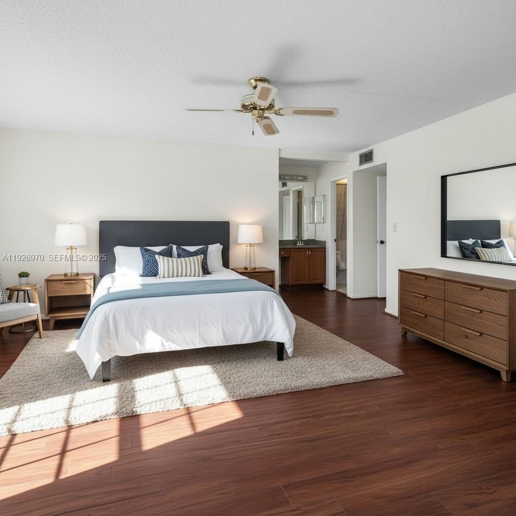 907 NE 199th St, Unit 101, Miami, FL 33179 Photo