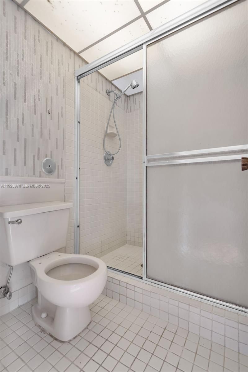 907 NE 199th St, Unit 101, Miami, FL 33179 Photo