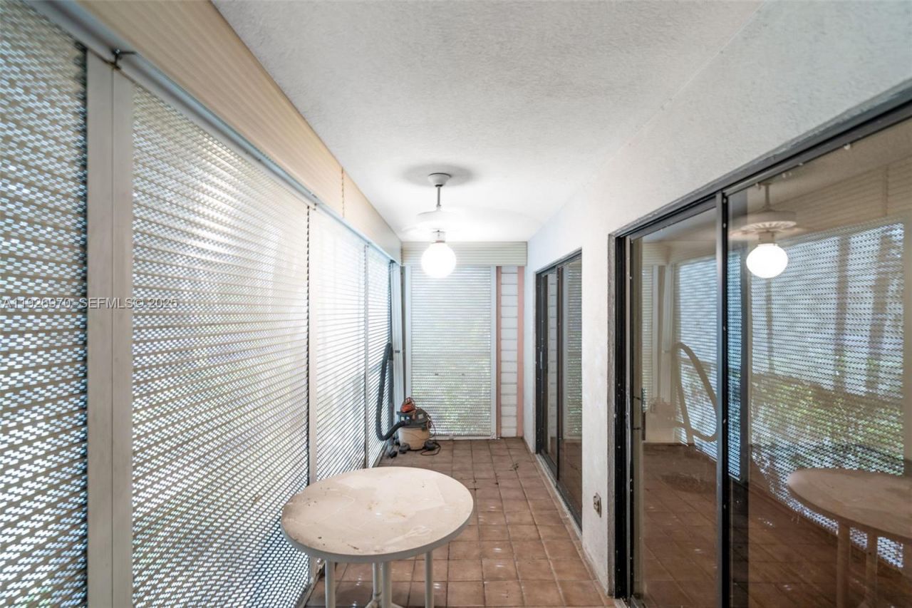 907 NE 199th St, Unit 101, Miami, FL 33179 Photo