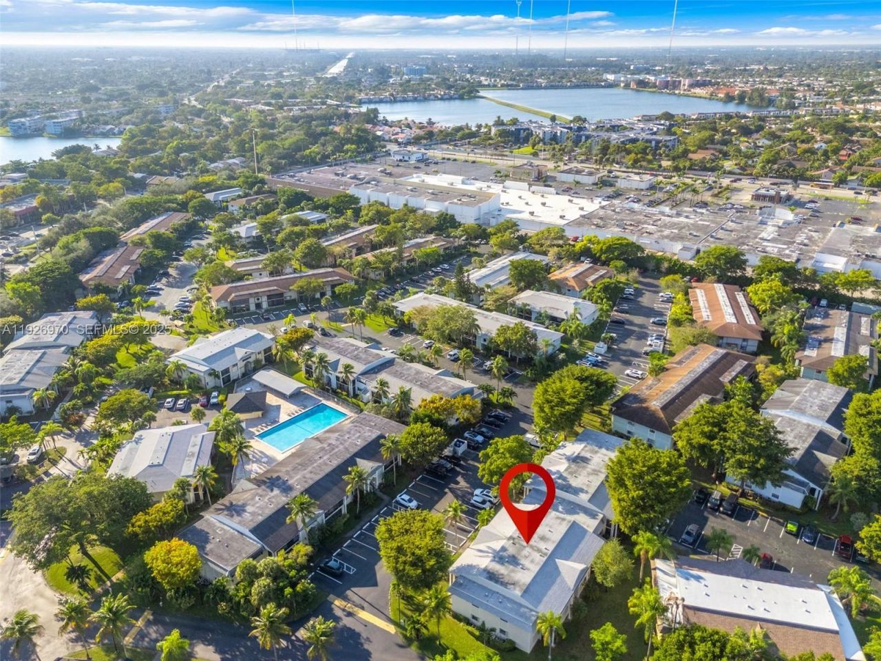 907 NE 199th St, Unit 101, Miami, FL 33179 Photo