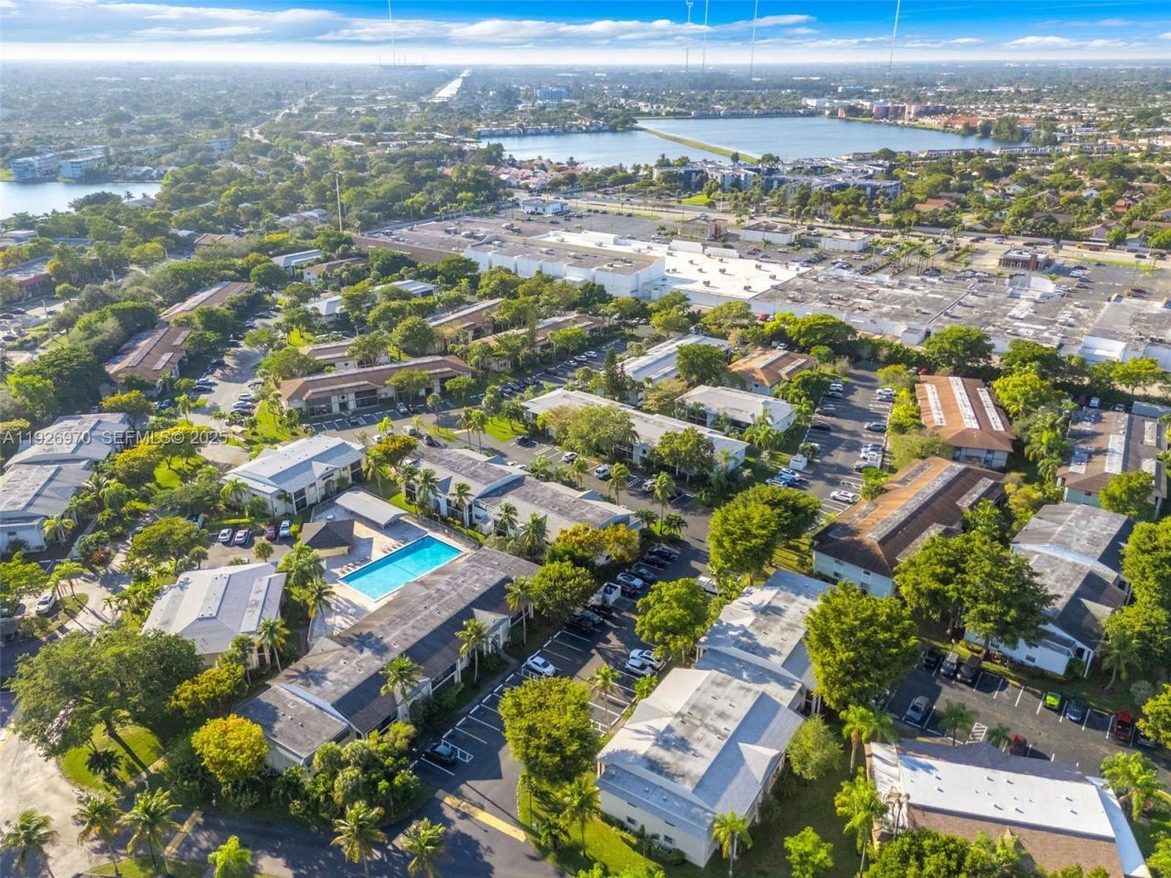 907 NE 199th St, Unit 101, Miami, FL 33179 Photo