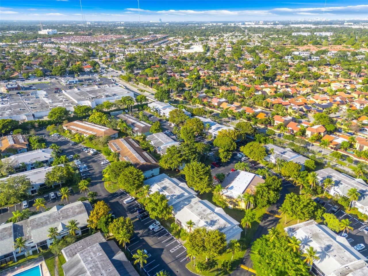 907 NE 199th St, Unit 101, Miami, FL 33179 Photo