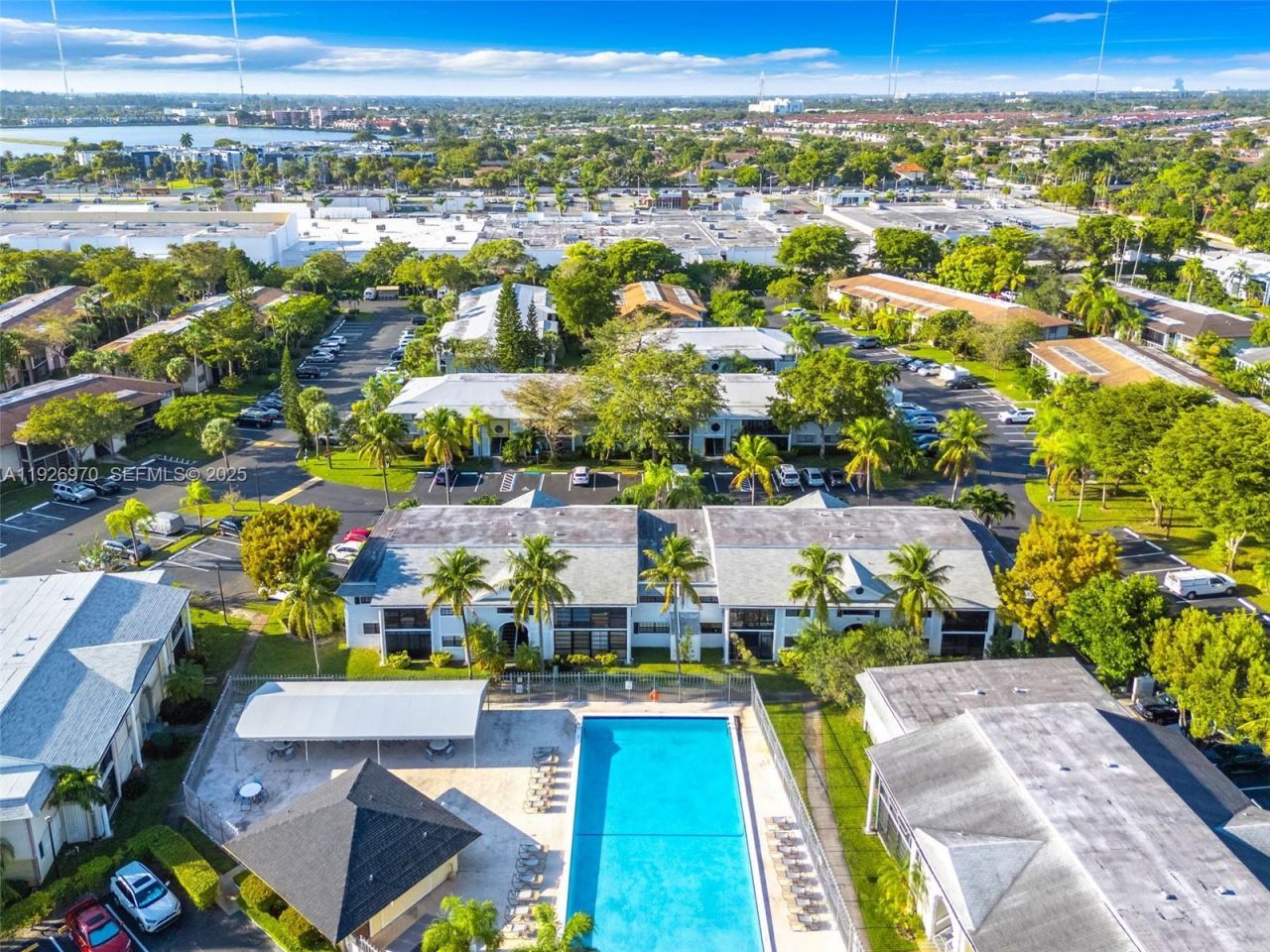 907 NE 199th St, Unit 101, Miami, FL 33179 Photo