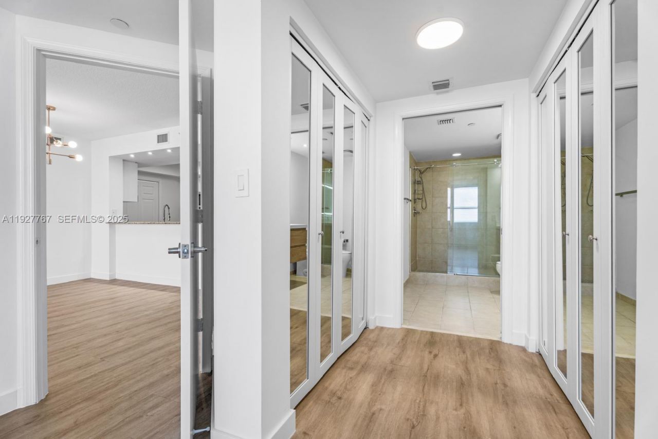 19501 W Country Club Dr, Unit 1710, Aventura, FL 33180 Photo