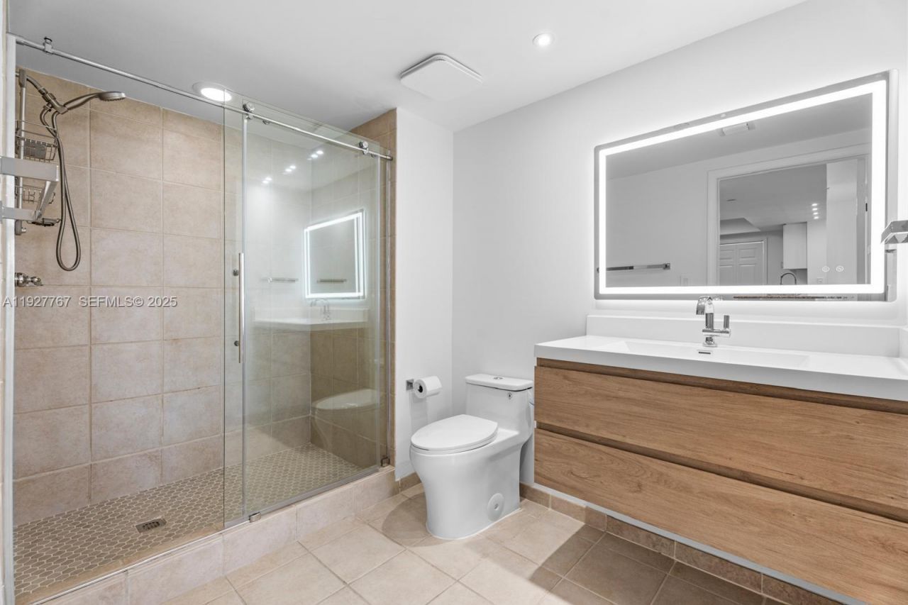 19501 W Country Club Dr, Unit 1710, Aventura, FL 33180 Photo