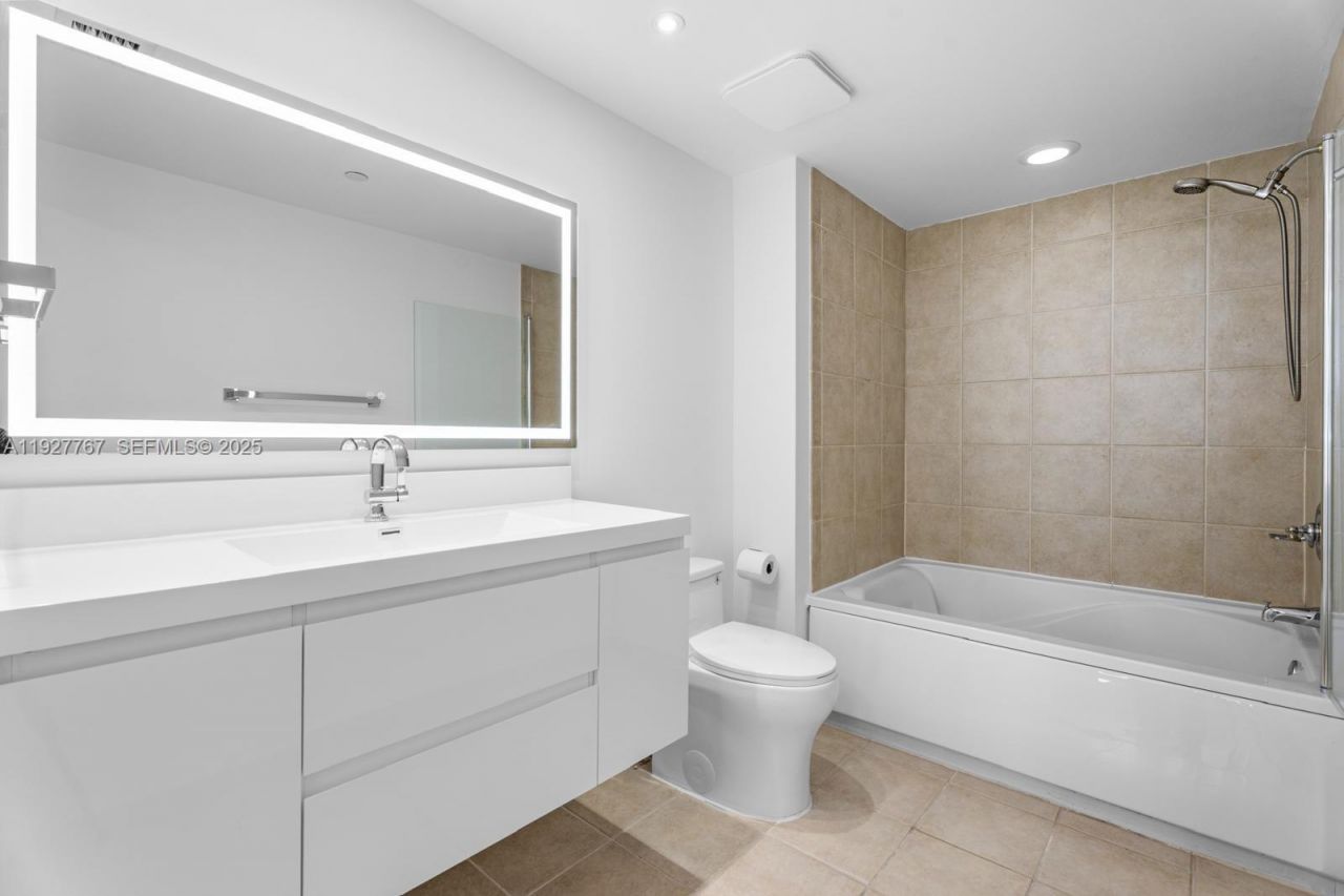 19501 W Country Club Dr, Unit 1710, Aventura, FL 33180 Photo