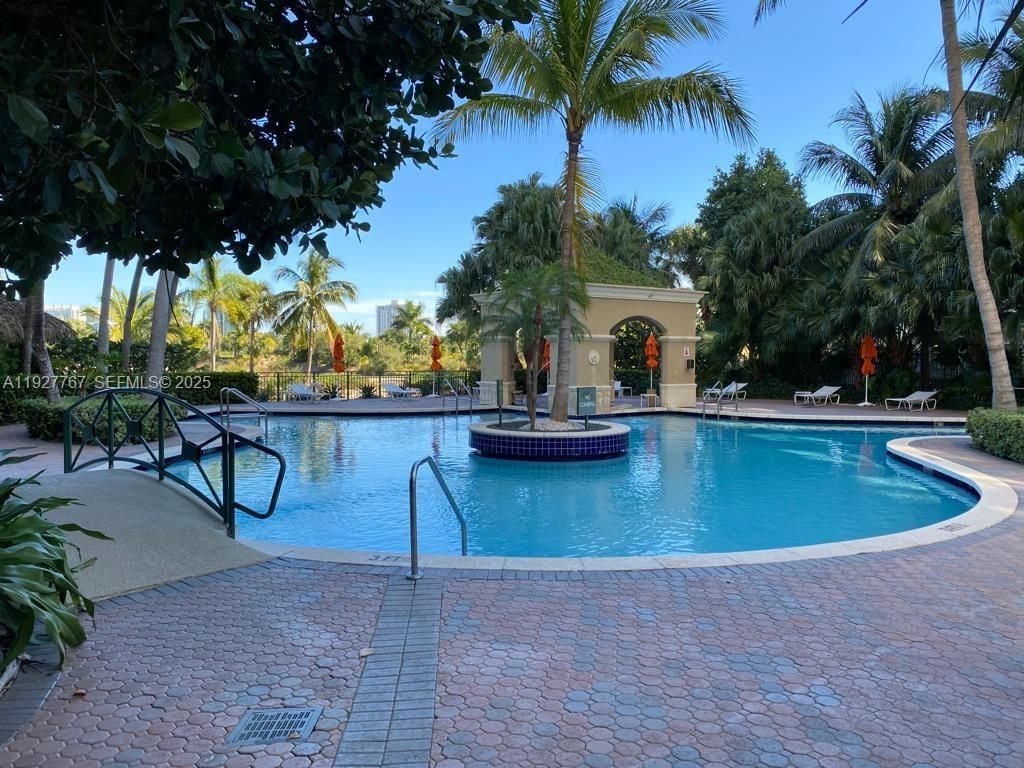 19501 W Country Club Dr, Unit 1710, Aventura, FL 33180 Photo