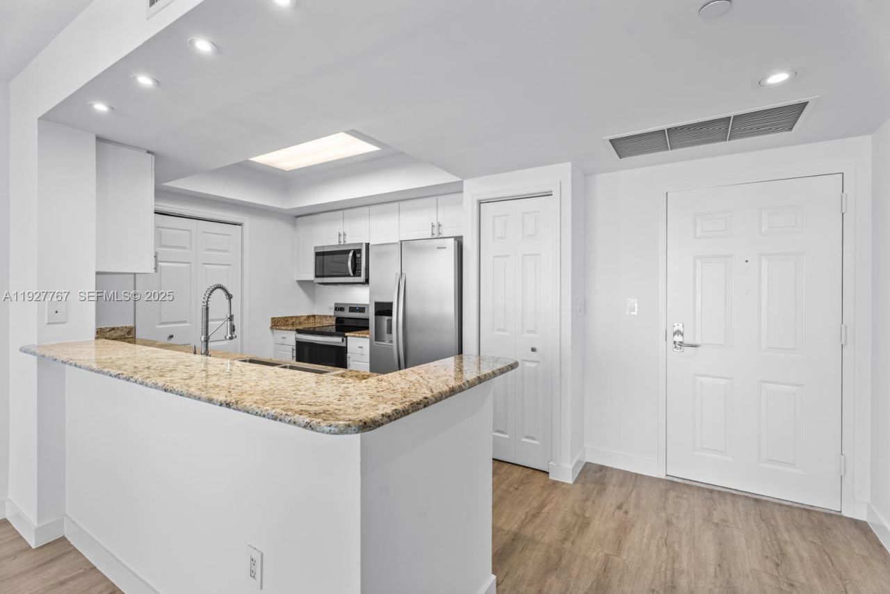 19501 W Country Club Dr, Unit 1710, Aventura, FL 33180 Photo