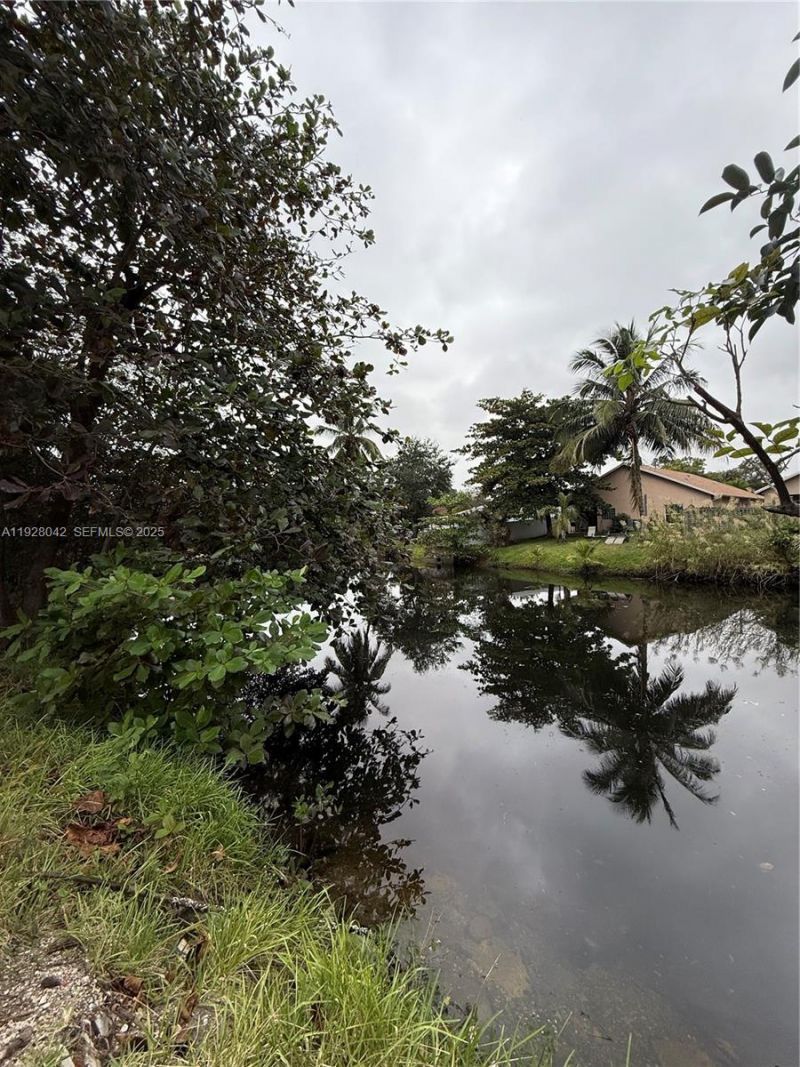 8 NW 8th St, Fort Lauderdale, FL 33311 Photo