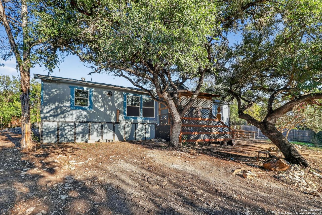 833 High Dr, Spring Branch, TX 78070 Main Photo