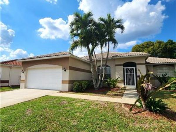 11082 Lakeland CIR, FORT MYERS, FL 33913