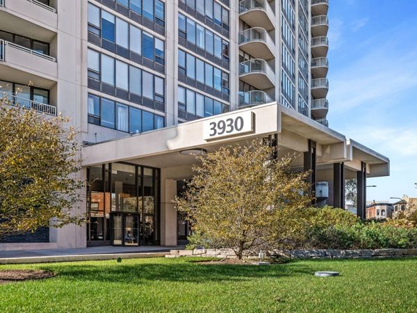 3930 N Pine Grove Avenue, Unit 1109, Chicago, IL 60613