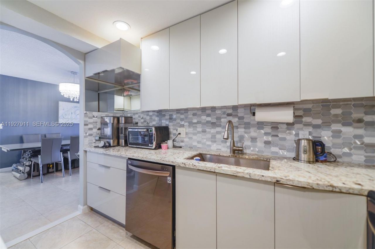 1950 S Ocean Dr, Unit 20D, Hallandale Beach, FL 33009 Photo