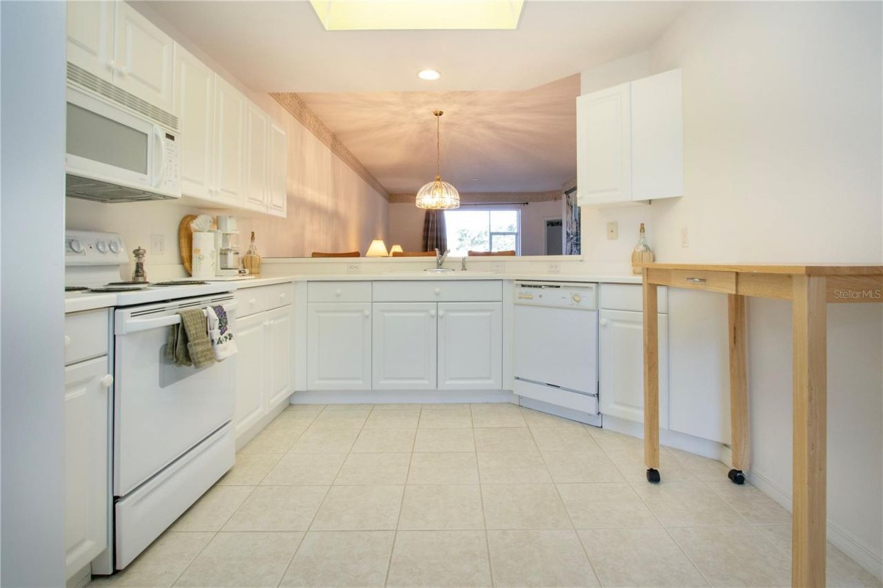 5300 Hyland Hills Avenue, Unit U2016, Sarasota, FL 34241 Photo