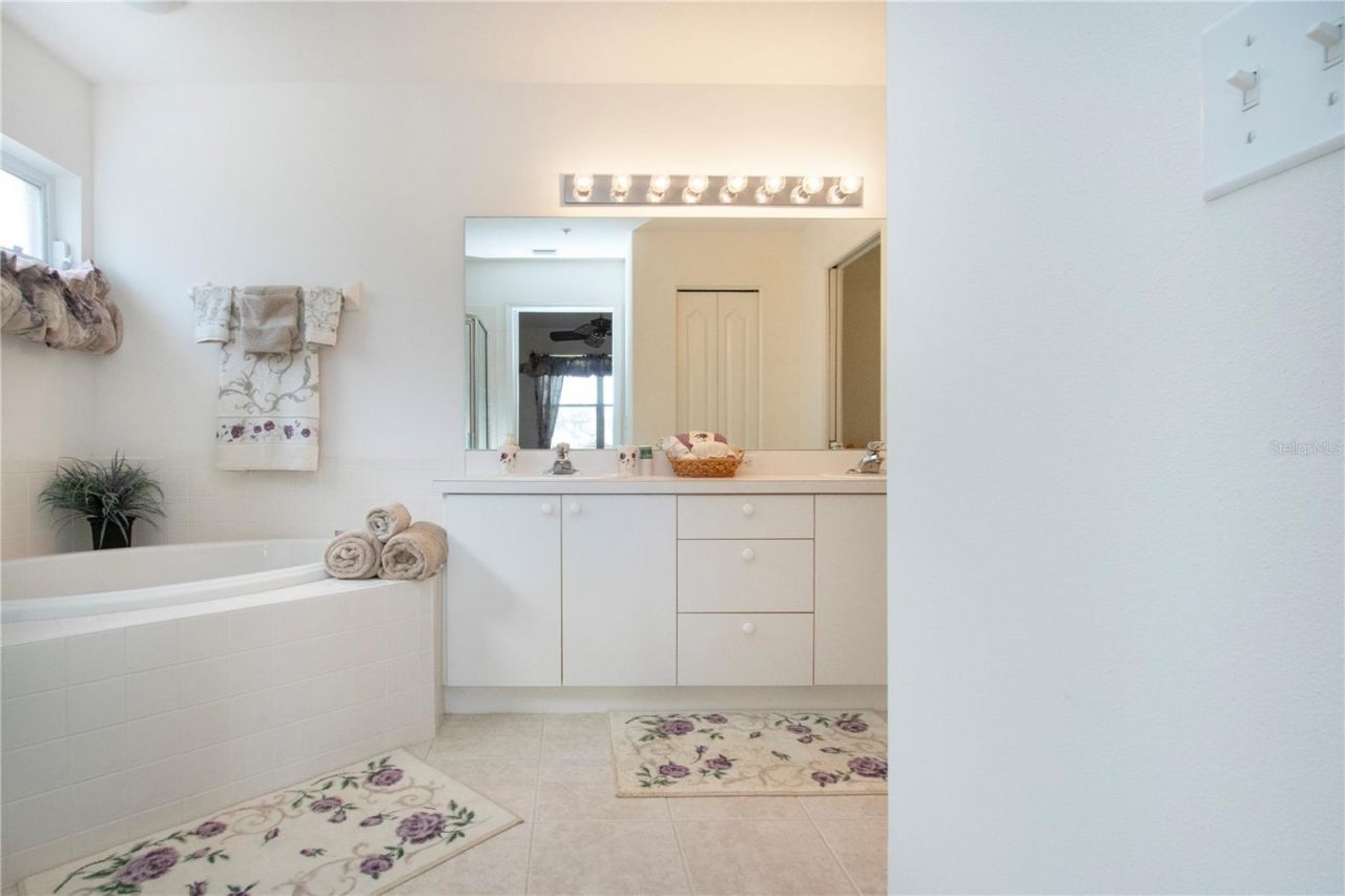 5300 Hyland Hills Avenue, Unit U2016, Sarasota, FL 34241 Photo