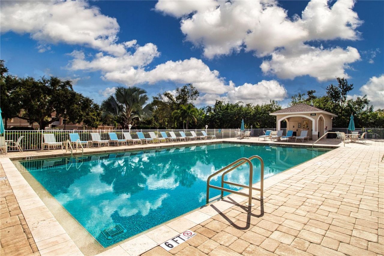 5300 Hyland Hills Avenue, Unit U2016, Sarasota, FL 34241 Photo