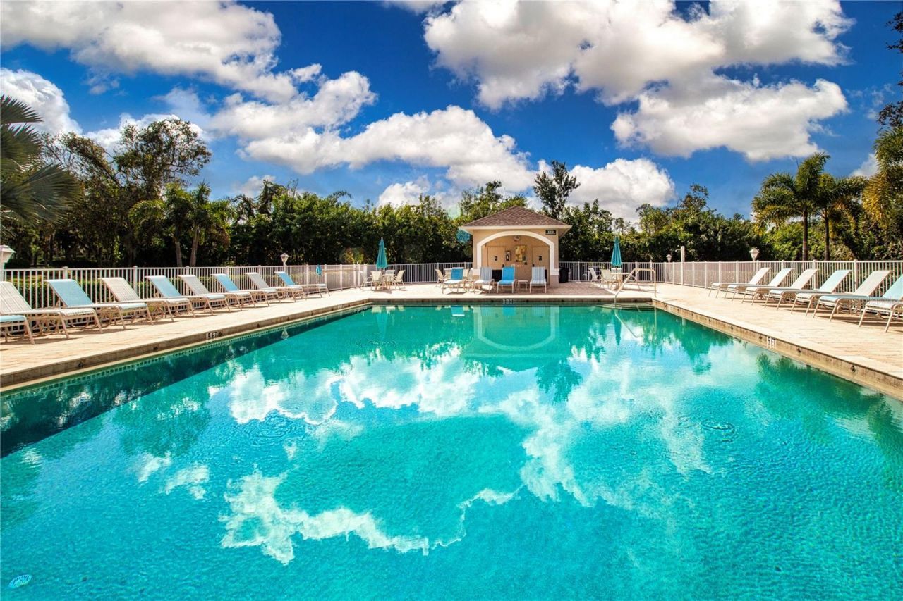 5300 Hyland Hills Avenue, Unit U2016, Sarasota, FL 34241 Photo